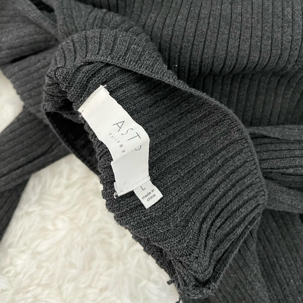 ASTR Cold Shoulder Mock Neck Midi Ribbed Bodycon Grey Sweater Size Large - Picture 2 of 9